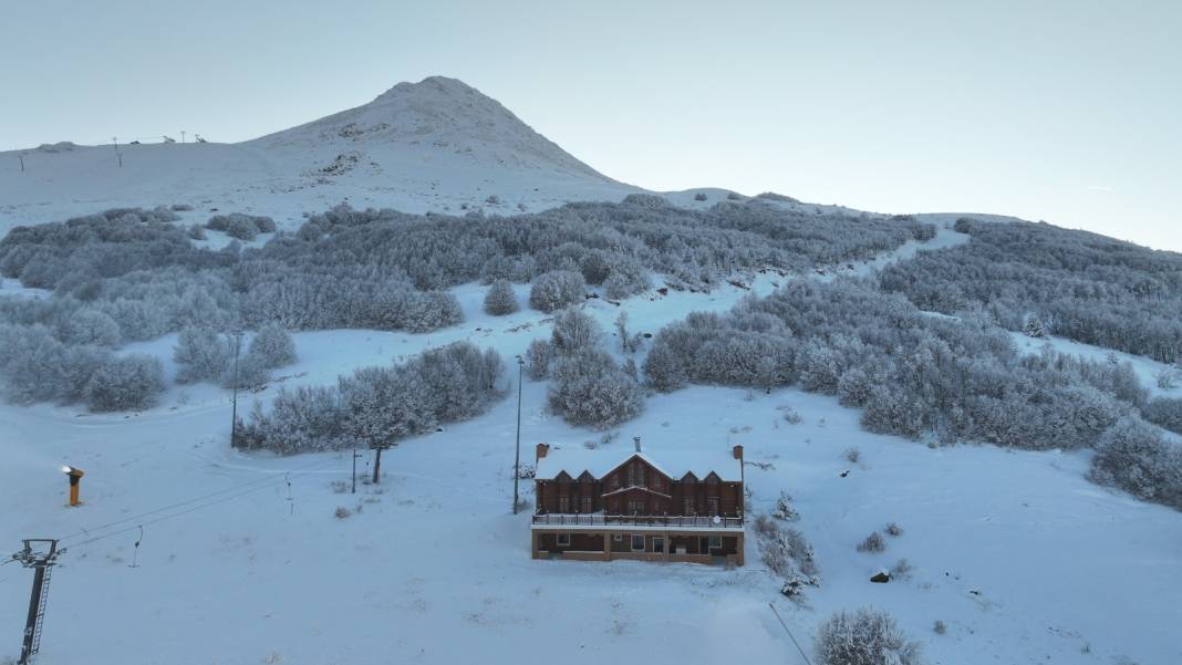 Yıldız'da kaymak Kartepe'den daha ucuz. 50 santimetre kar kalınlığıyla sezonu açıyor - Fotoğraf: 4